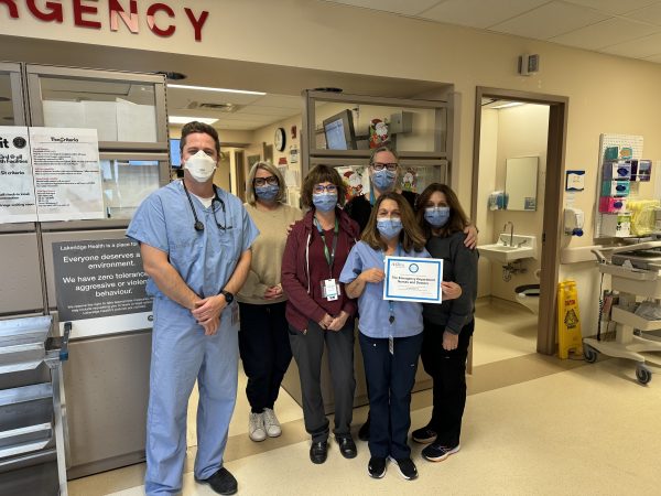 Emergency Department Team accept Circle of Gratitude Certificate